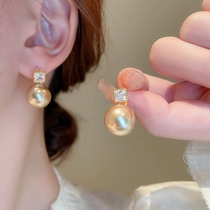 Boucles d'oreilles vintage plaquées or avec diamants géométriques et grosses perles