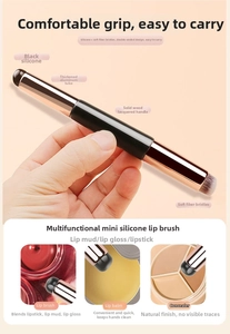 Pennello duo labbra e correttore in silicone con ghiera oro rosa e manico in legno nero