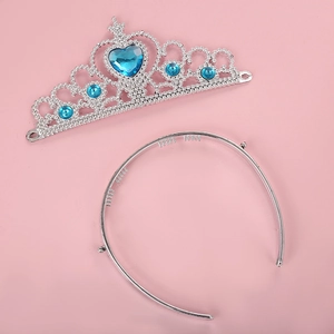 Détail de composants de diadème DIY pour enfants avec gemme cœur bleue et serre-tête