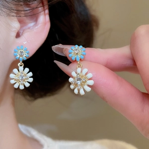 Daisy Flower Dangle Drop Earrings Enamel Alloy Rhinestone Gold Plated With Silver Earring Post Elegant Women