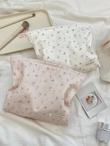 Floral canvas makeup bags in cream and pink with large capacity and zip closure