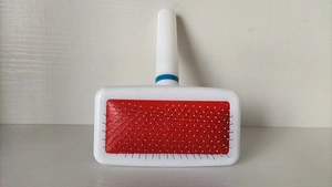 Detail of pet slicker brush with protective round tips for gentle cat and dog grooming