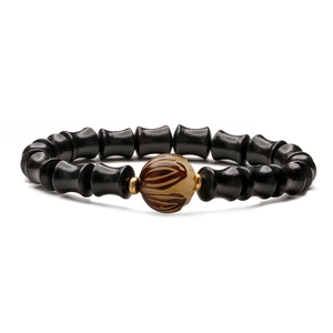 Armband aus natürlichem Ebenholz mit Bambus-Design und braun gravierter Perle