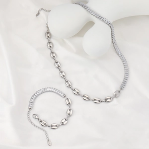 Silver pig nose chain jewelry set with sparkling rectangular cubic zirconia stones