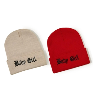 Bonnets d'hiver en tricot pour femmes en beige et rouge avec broderie Baby Girl