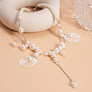 Elegant pearl and shell necklace with silver chains for seaside beach vacation style