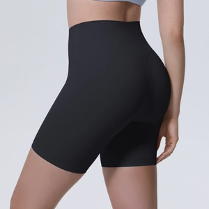 Détail du short de yoga taille haute sans couture avec couture en V pour fessier