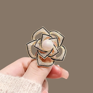 Exquisite golden camellia flower ring with rhinestones and a central pearl detail