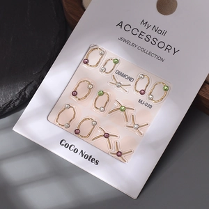 Set bijoux d'ongles 2025 Année du Serpent avec cadres dorés et strass colorés