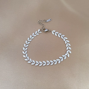 Detail showing continuous laurel leaf links on silver titanium steel bracelet with lobster clasp