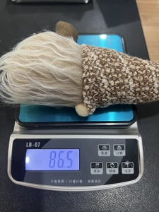 Detailed scale view of a Christmas gnome figurine weighing 86.5g with striped knit hat