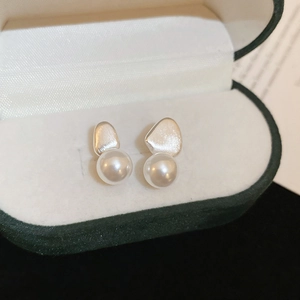 Minimalist Irregular Geometric Matte Silver Tone Stud Earrings With 925 Sterling Silver Earring Post Imitation Artificial Pearl For Women
