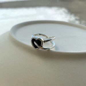 Minimalist 925 silver heart open ring displayed on a white ceramic plate