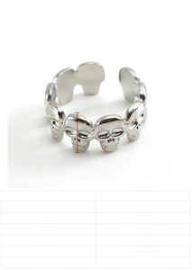 Macro detail of punk skull rings in silver stainless steel with adjustable band design