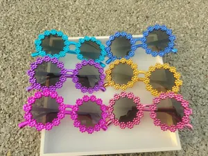 Five-piece set of children's sunflower sunglasses in multiple bright colors for beach wear