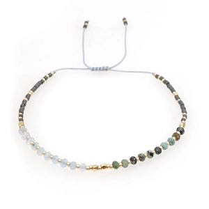 Handgemachtes verstellbares Türkis-Perlenarmband mit facettierten Steinen im Boho-Stil