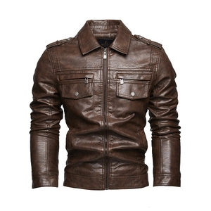 Schmal geschnittene dunkelbraune PU-Lederjacke mit Stehkragen und Cargotaschen für Herren