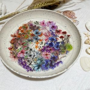 Detailed view of floral PET stickers on a ceramic plate with decorative shells and starfish