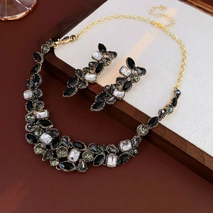 Parure de bijoux vintage avec collier et boucles d'oreilles en or de luxe et gris