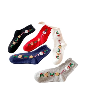 Set di calze natalizie in cotone con motivi di Babbo Natale e renne in cinque colori
