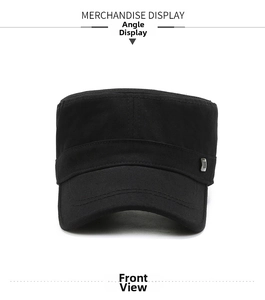 Vue de face d'une casquette militaire noire en coton avec détail de boucle en métal