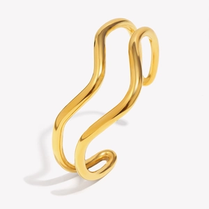 Minimalist twisted 18K gold plated stainless steel wave bangle with high-polished mirror finish