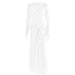 Détail du décolleté en V profond et du nœud élégant sur cette robe blanche à manches longues