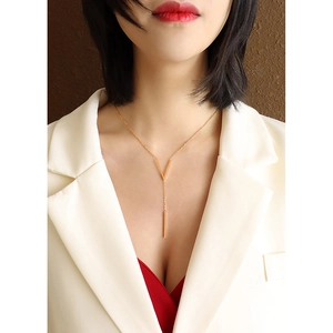 Elegant gold-plated V-shaped Y-necklace for women made of durable titanium steel