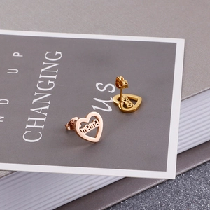 Golden heart-shaped stainless steel earrings with mama engraving for Mother's Day