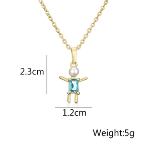 Détail du pendentif garçon avec mesures de 2.3cm de hauteur et poids de 5g sur blanc