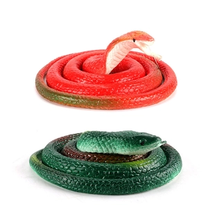 Détails de cobra réaliste et serpent vert avec textures d'écailles authentiques