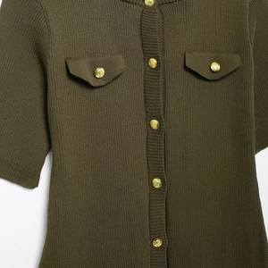 Short-sleeve dark olive green knit dress with gold buttons and flap pockets detail