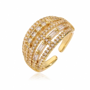 Luxuriöser breit vergoldeter geometrischer offener Ring mit funkelnden Zirkonsteinen in Weiß
