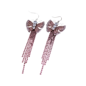 Eleganti orecchini a farfalla con zirconi rosa e nappe con finitura in argento puro