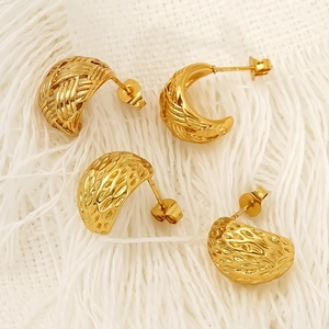 Geometric C-Shape Stud Earrings 304 Stainless Steel 18K Gold Plated Hammered Woven Texture Waterproof Hypoallergenic Women