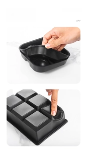 Détail macro du bac à glaçons en silicone noir à 6 compartiments avec couvercle flexible