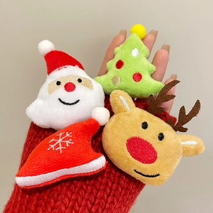 Cute plush Christmas brooch set featuring Santa, reindeer, tree, and hat for accessories