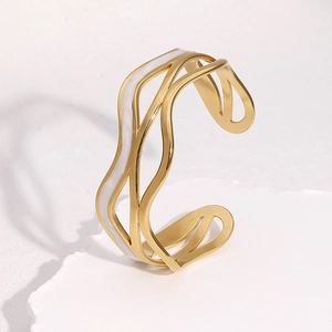 Bracelet jonc en acier inoxydable doré 18k avec émail blanc et design géométrique