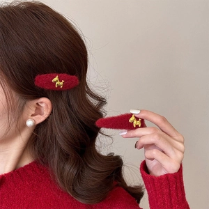 Fermagli per capelli vintage in peluche rosso scuro con decorazioni a cavallo dorato