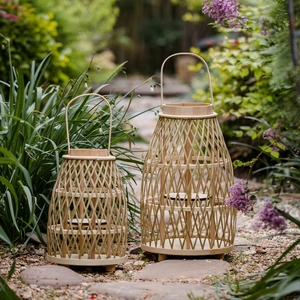 Set di due lanterne in bambù fatte a mano con manici per decorazioni da giardino esterni