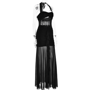 Détail de robe longue licou noire avec empiècements en résille, volants et fente haute