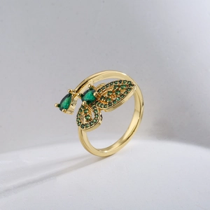 18K gold plated butterfly ring with micro-p鑲ed green zircons in minimalist geometry