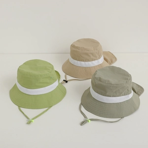 Détail des chapeaux de soleil pour enfants avec maille respirante et protège-nuque