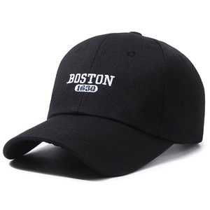 Cappellino da baseball classico in cotone nero con ricamo Boston 1630 bianco a 45 gradi