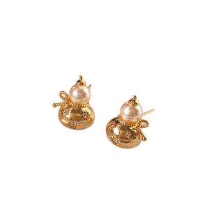 Boucles d'oreilles gourde en métal doré avec perle blanche et accents de zircone
