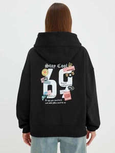 Oversized μαύρο φούτερ με κουκούλα και vintage αμερικάνικο τύπωμα στην πλάτη
