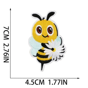 Detailed view of cartoon bee embroidery patch holding a daisy, size 7cm x 4.5cm