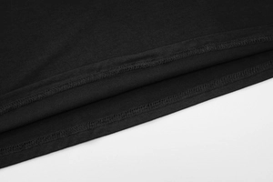 Vue macro détaillée du tissu en coton noir avec des détails de couture à double aiguille