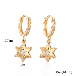 Detail showing dimensions of gold-plated star pendant earrings with measurements and weight