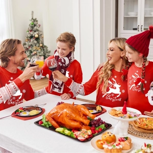 Pigiama natalizio rosso coordinato per la famiglia con renna bianca e scritta Merry Christmas